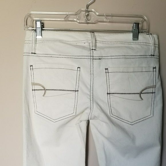 American Eagle Outfitters Denim - 🆕️ AMERICAN EAGLE Low Rise Flare Cream Cords!